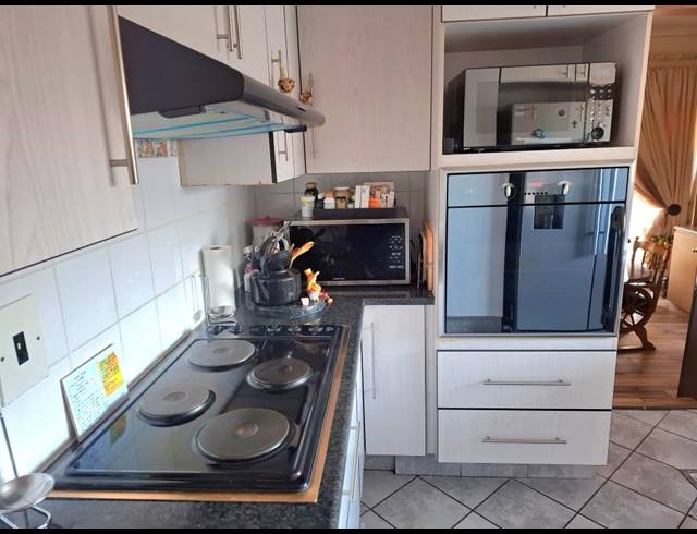 3 BEDROOM HOUSE FOR SALE IN HELIKON PARK